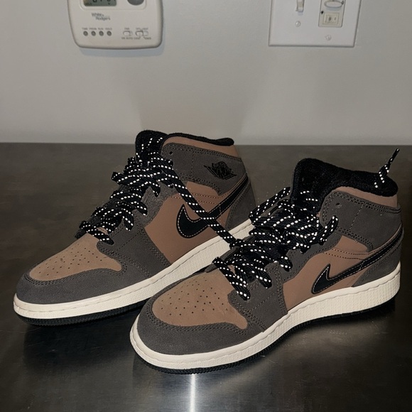 Brown air Jordan 1’s - Picture 3 of 4
